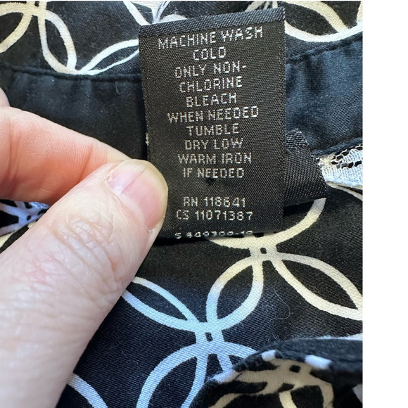 Lane Bryant Black and White Geometric Print Split Neck Button Down Size 20 - Picture 5 of 7